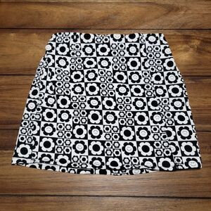 Art Class B&W Smile Flower Mini Skirt - Size L (10/12)